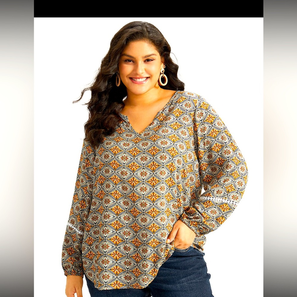 NWOT BloomChic “BLAKELY” retro inspired print geo taupe gold top. Size 1x 14 16